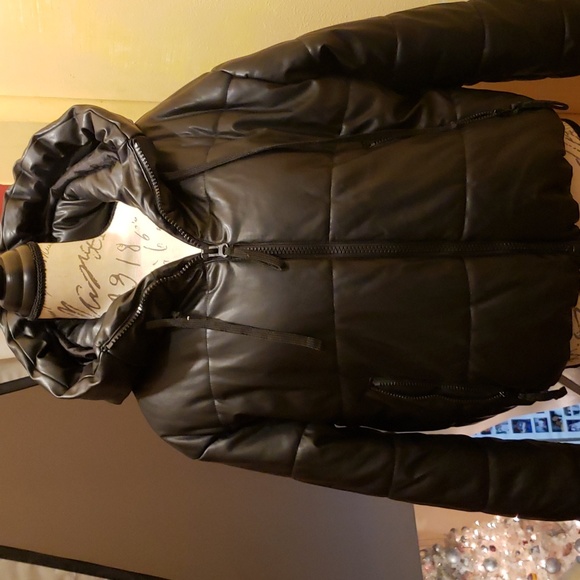 Fashion Nova beautiful puffer type coat size small - Picture 5 of 9